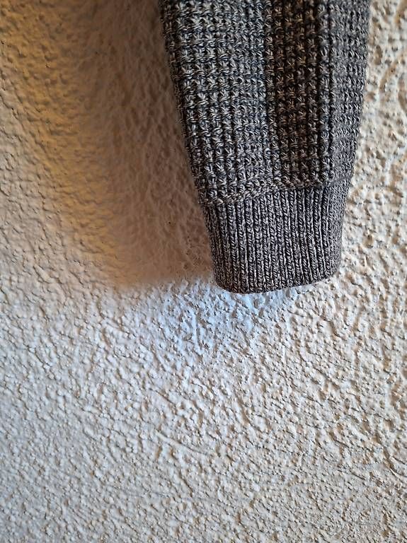 Pullover & Sweatshirts: Grauer Strickpullover Grösse M – Gebraucht aus Belp von ced_y8hx 3