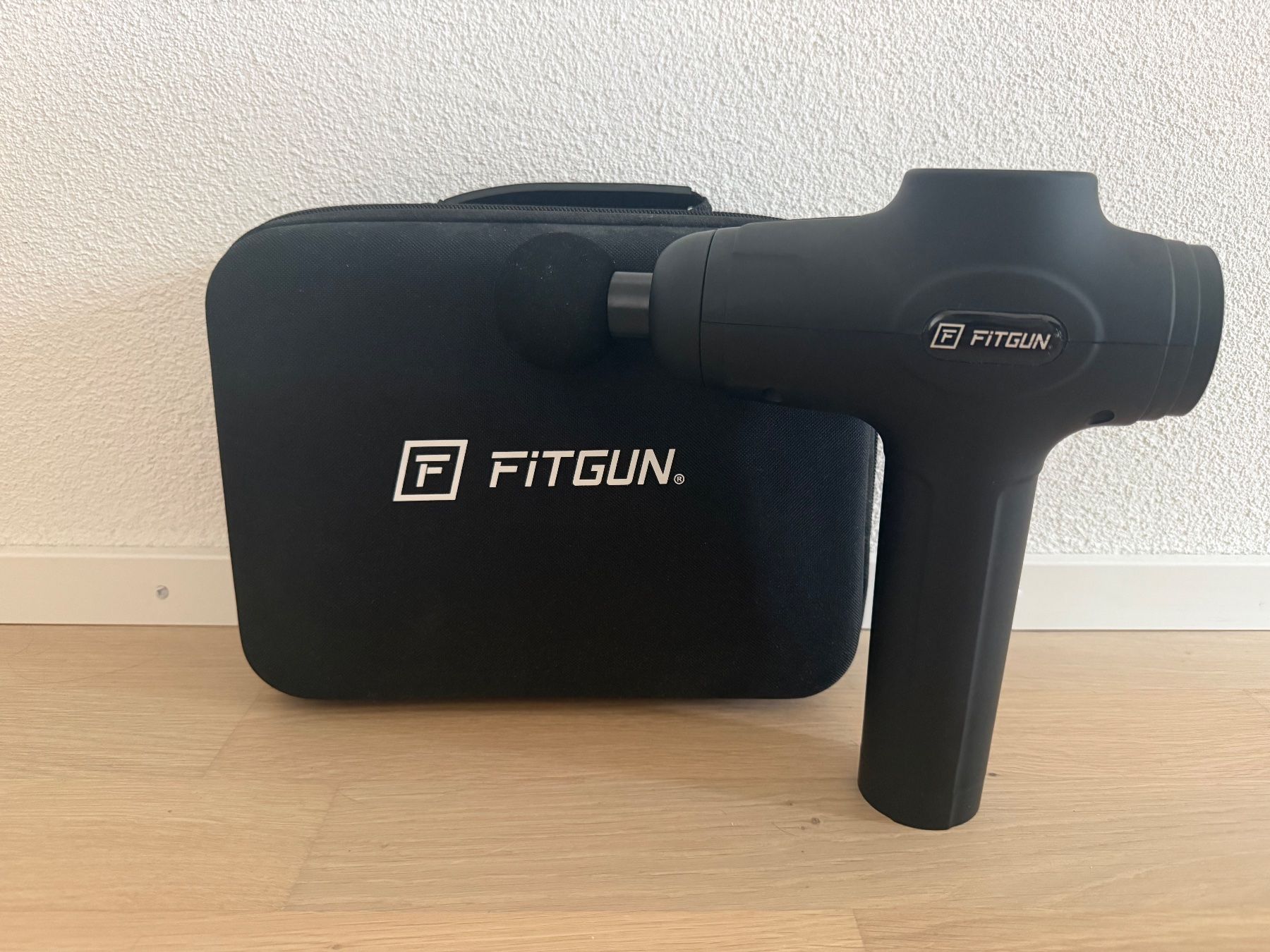 Massagegeräte: Fitgun Massagepistole – Neu und originalverpackt aus Spreitenbach von leo_gn8f