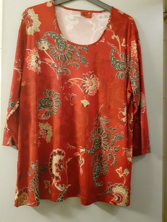 Damen Oberteil Sweatschirt  rot mit Blumenmuster Grösse L