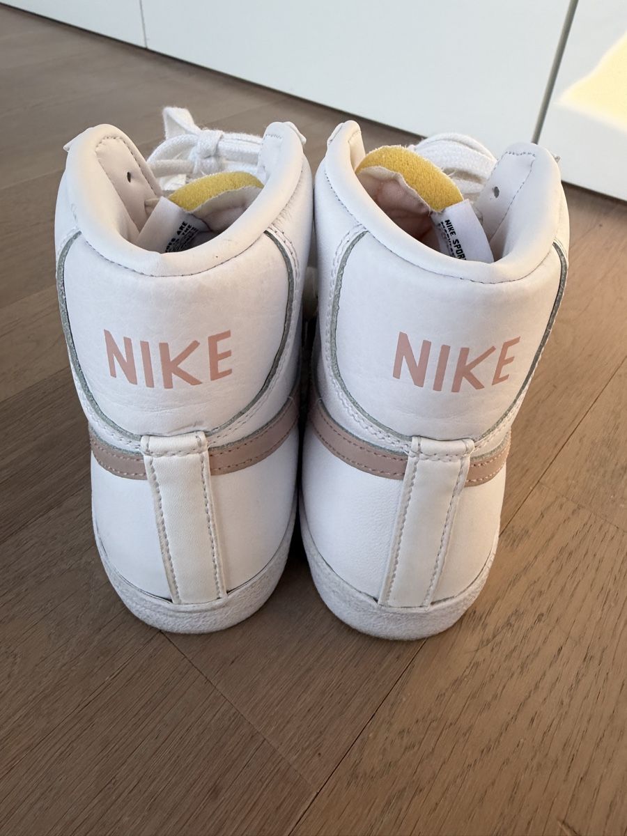 Nike Chaussures femmes: Sneaker Nike Blazer Mid 77 – Neuf (Voir description) à Ennetbaden par Evahungerb 2