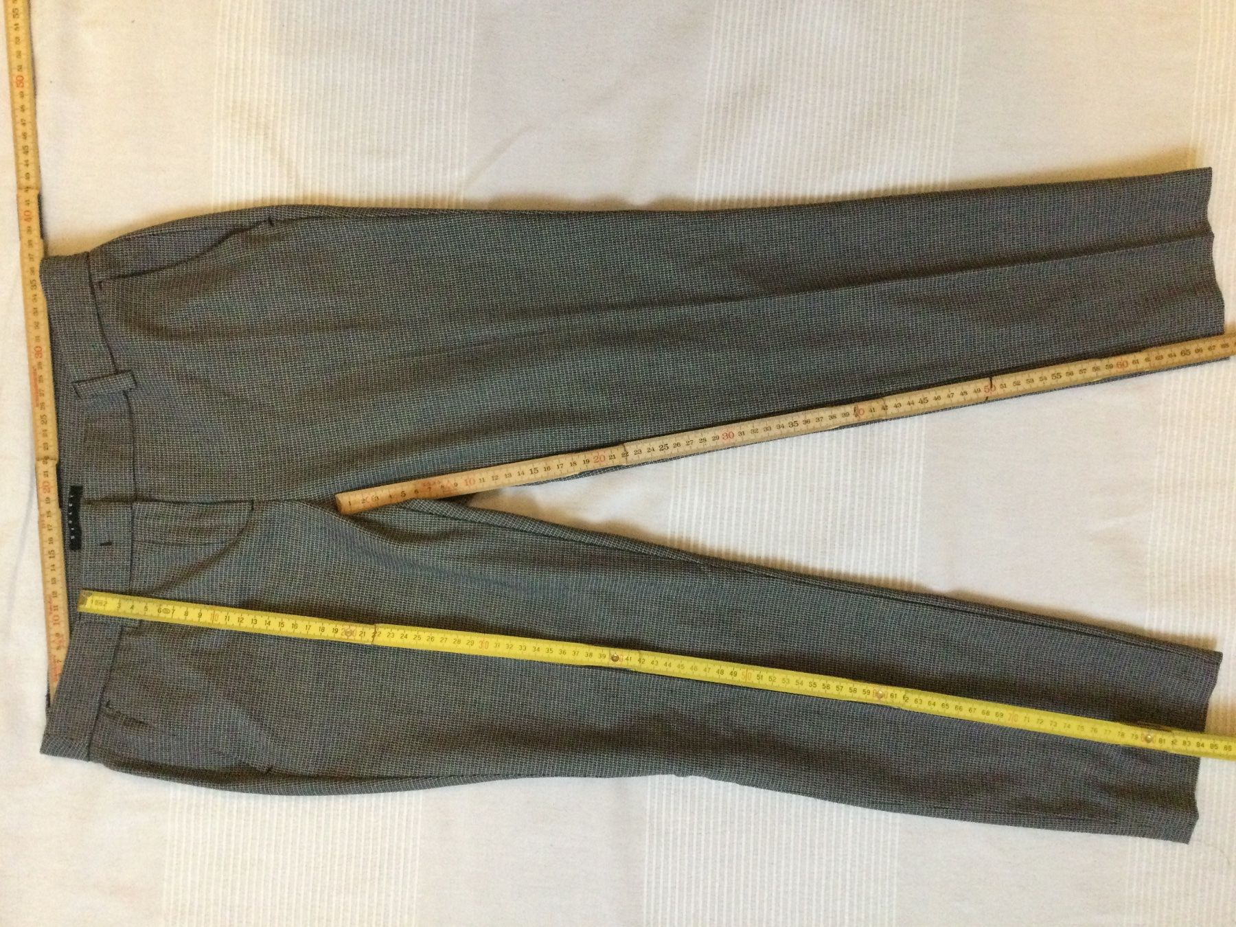 Sisley Pantaloni: graue Hose SISLEY  34 - pantalon gris – Usato da Zürich venduto da Janakpur 2