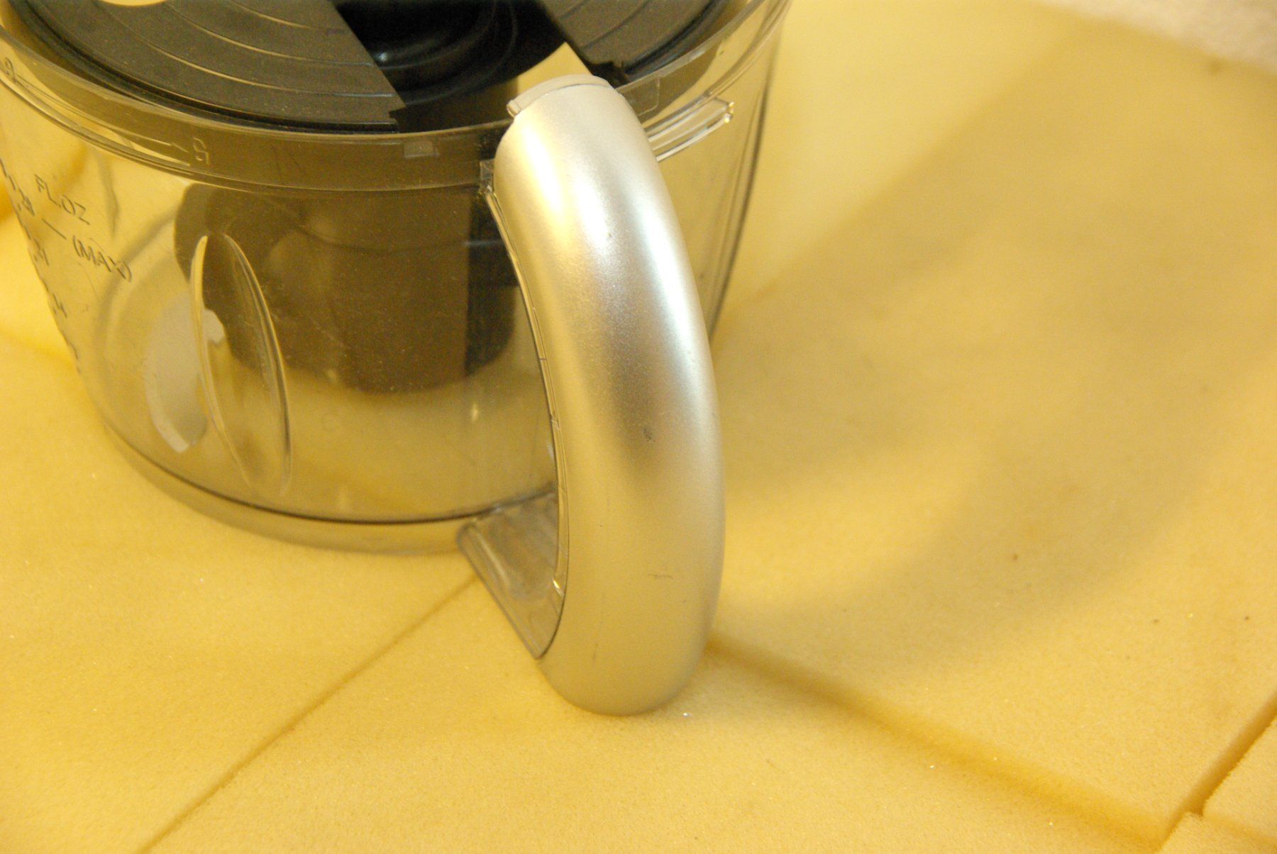 Russell Hobbs Elettrodomestici da cucina: Russell Hobbs Mixer Becher, mit Messer – Usato da Herisau venduto da Cevianer1844 2