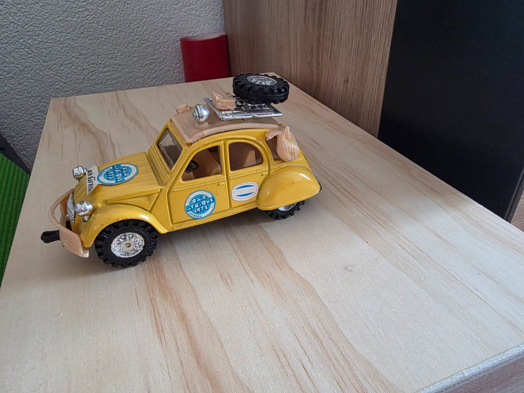 Citroën Modellini d'auto: Modellauto Citroën 2CV Scale 1/38 Raid Afrique 1973 – Usato da Urtenen-Schönbühl venduto da LILIE0207 2