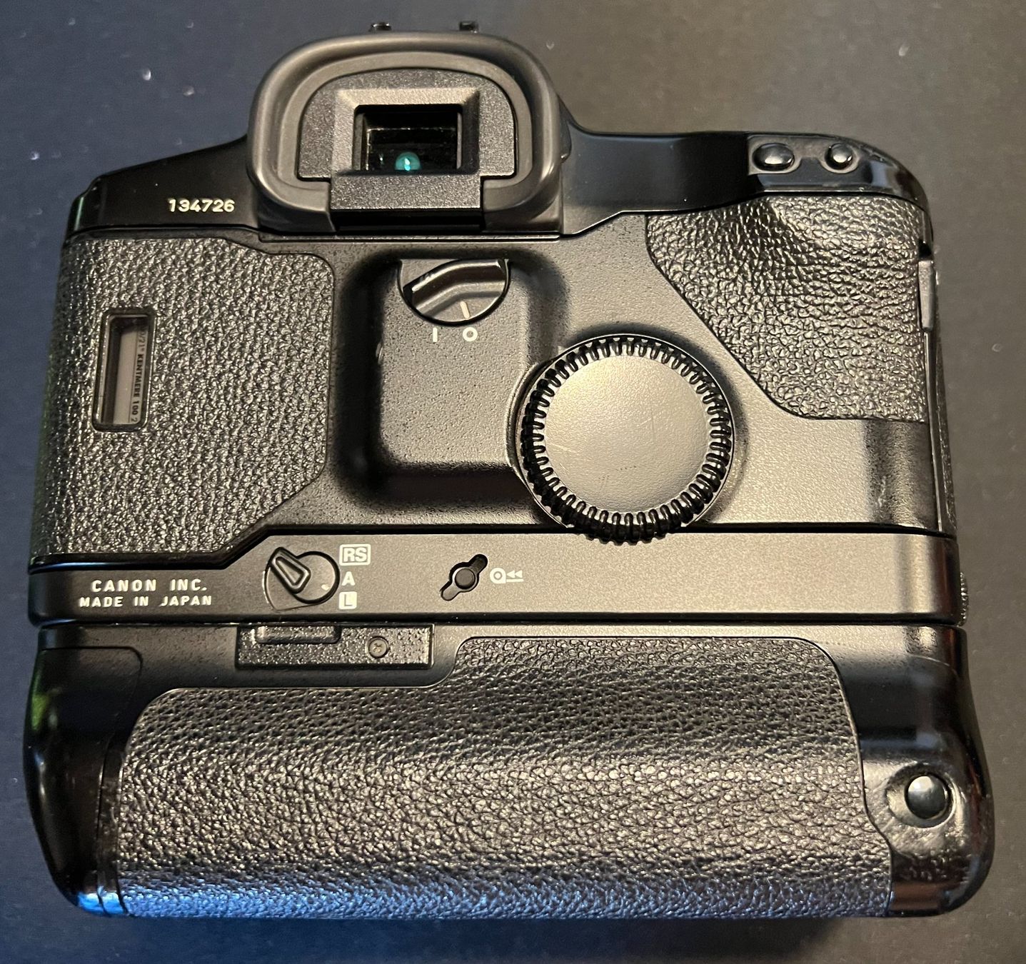 Canon Kamera: Canon EOS-1N RS mit zwei Objektiven – Gebraucht aus Uster von Stoessda 3