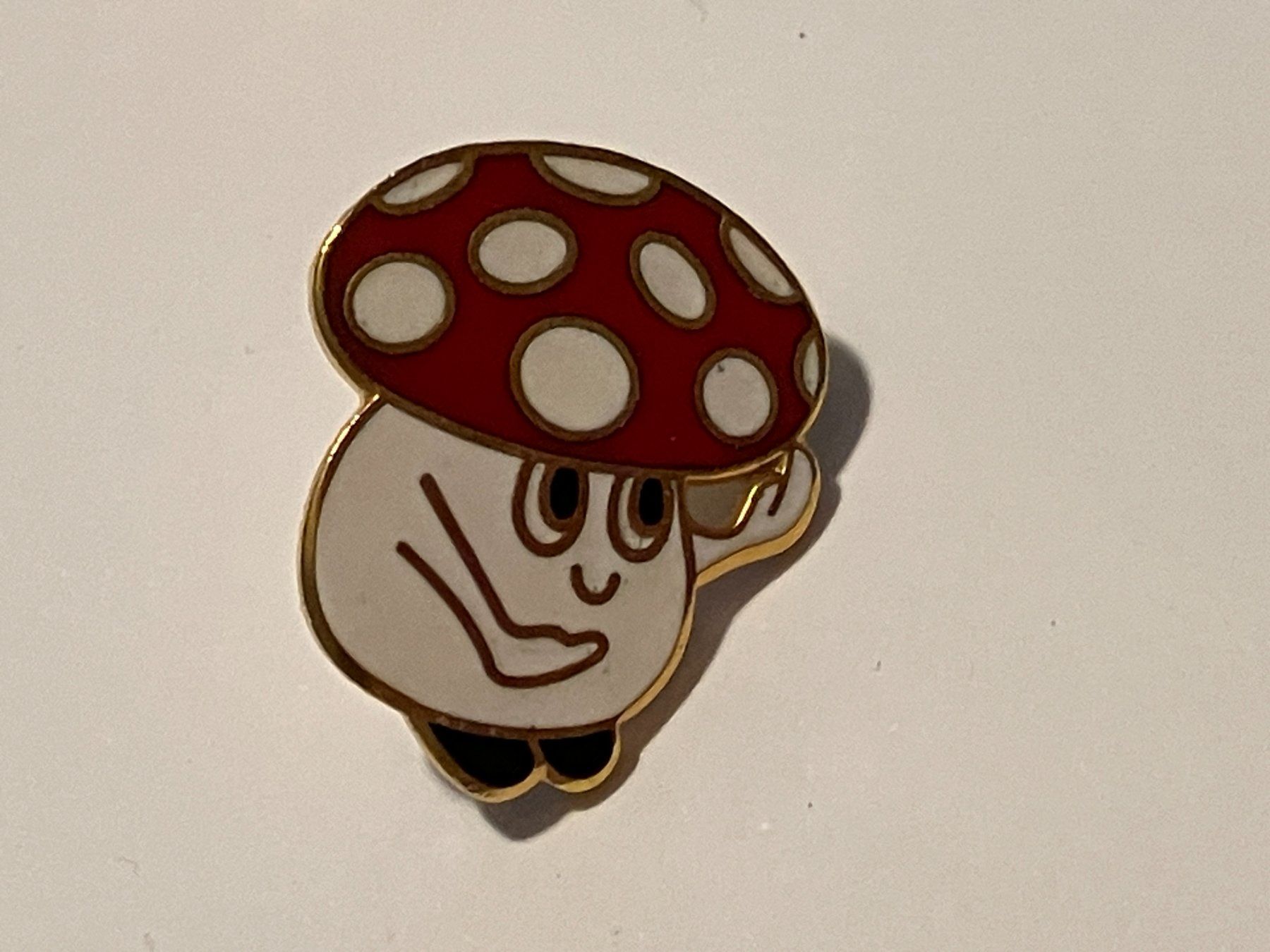 Plaketten & Abzeichen: 1 Pin Pilz Männchen – Gebraucht aus Basel von djwwpp