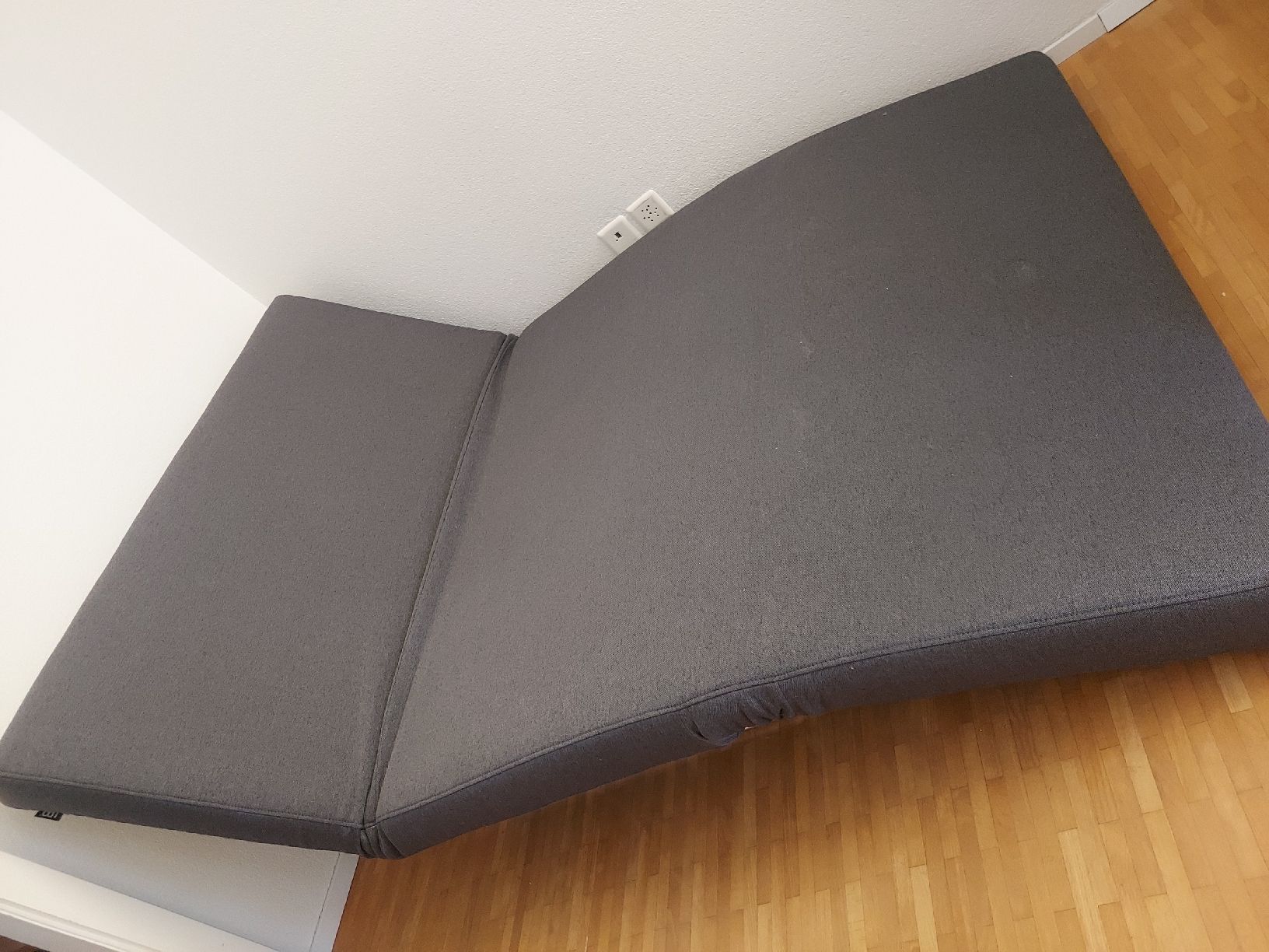 Divani: Graues Schlafsofa – Usato da Meisterschwanden venduto da phaus38 2