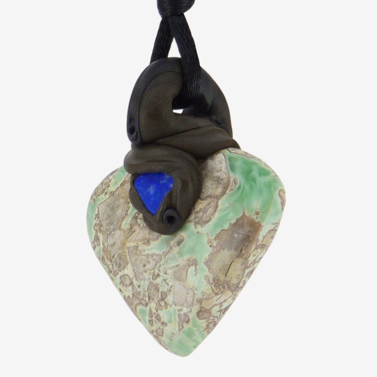 Minerali & Pietre curative: Variscit Steinanhänger mit Lapislazuli – Nuovo e nell'imballaggio originale da Meilen venduto da Kaleidoskopia 1