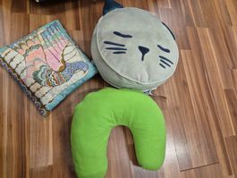 1 Kissen  Katze Pfau oder Nackenkissen K10