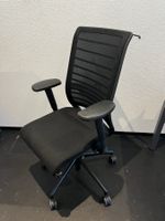 Ergonomischer Bürostuhl / Drehstuhl mit Netzrücken