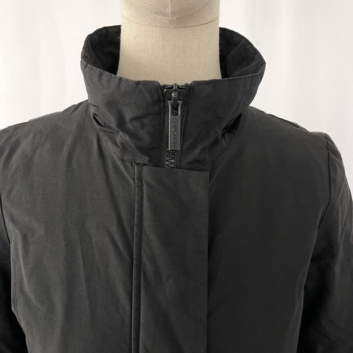 Woolrich Cappotti: WOOLRICH black down jacket  – Usato da Emmen venduto da Avviivva_Com2023 1