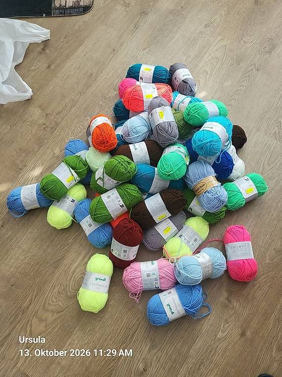 Laine: 47 Knäuel Polyacryl – Neuf avec emballage d'origine à Rüti ZH par poopey