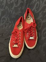 Rote Turnschuhe 39
