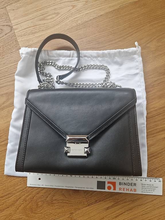 Taschen für Damen: Neue Michael Kors Handtasche,  schwarz silber – Neu und originalverpackt aus Feusisberg von cts_55rn 4