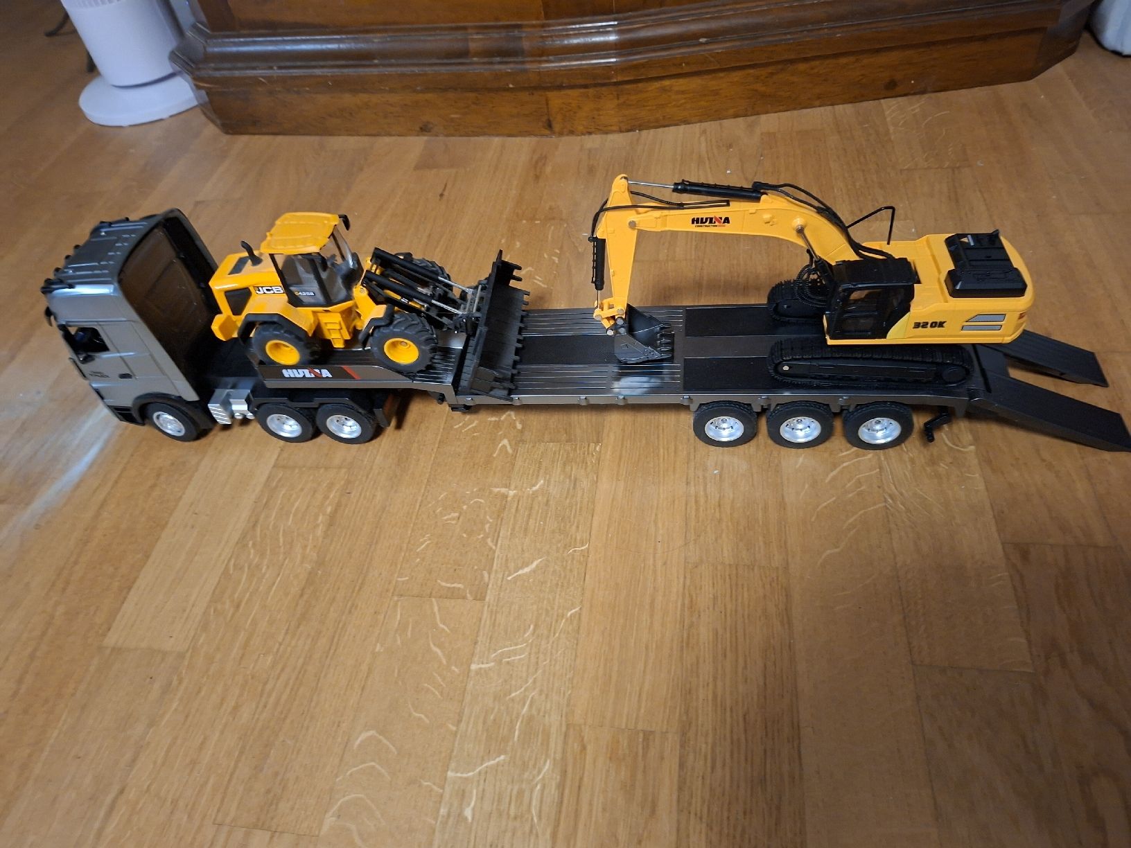 Modellismo RC: RC-Lastwagen mit Aufliger – Nuovo (secondo la descrizione) da Winznau venduto da Jaguar_01 2