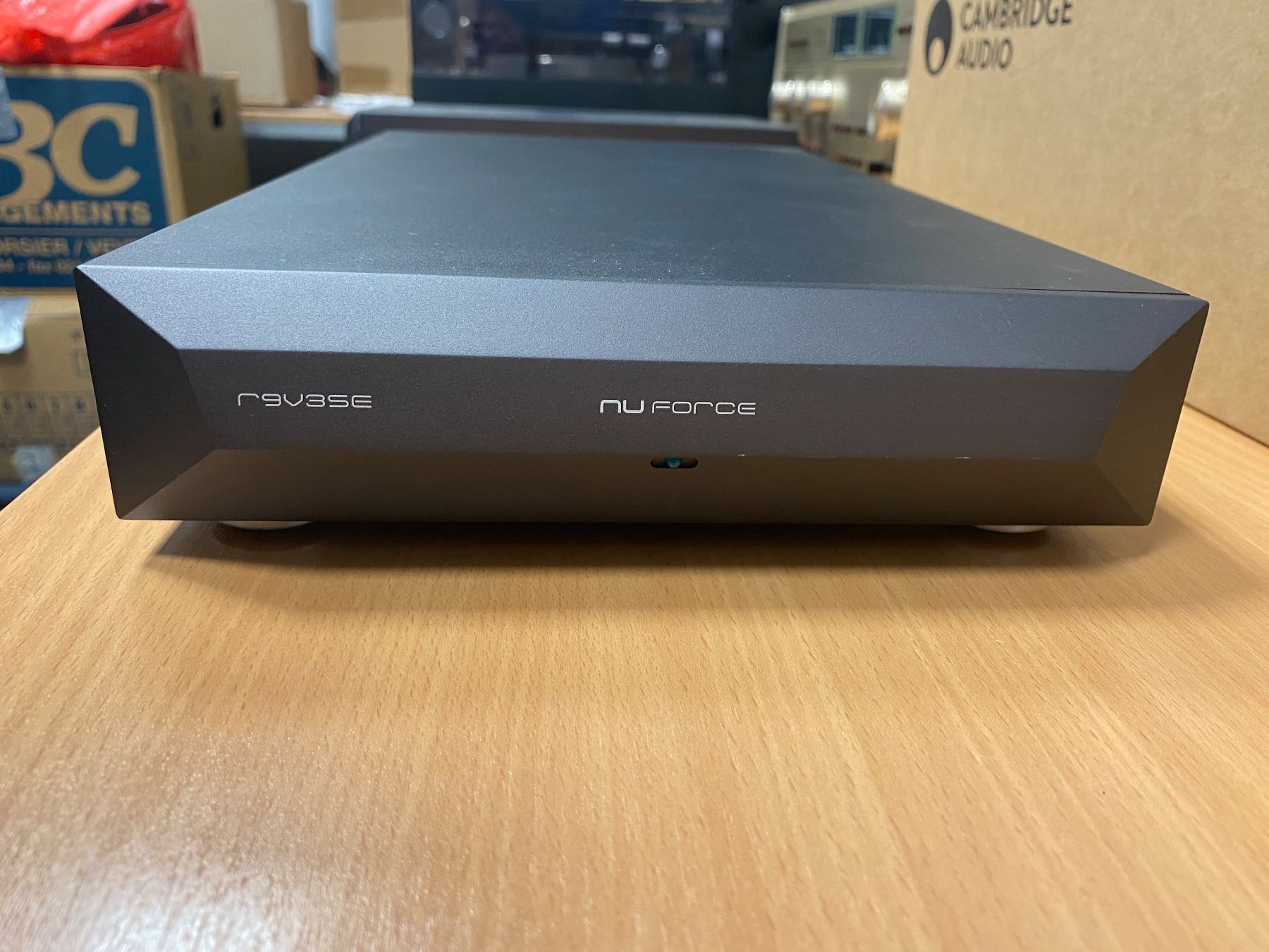 Amplificatori: NuForce ref 9V3SE Compact Audiophile MONO Power amplifier – Usato da Ueberstorf venduto da Tommasomancini1947 1