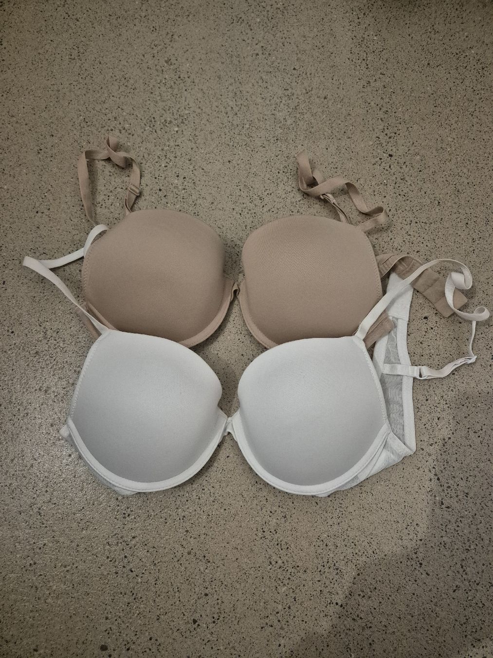 H&M Autres dessous: Zwei Push-Up BHs – D'occasion à Schlieren par nat_76vd