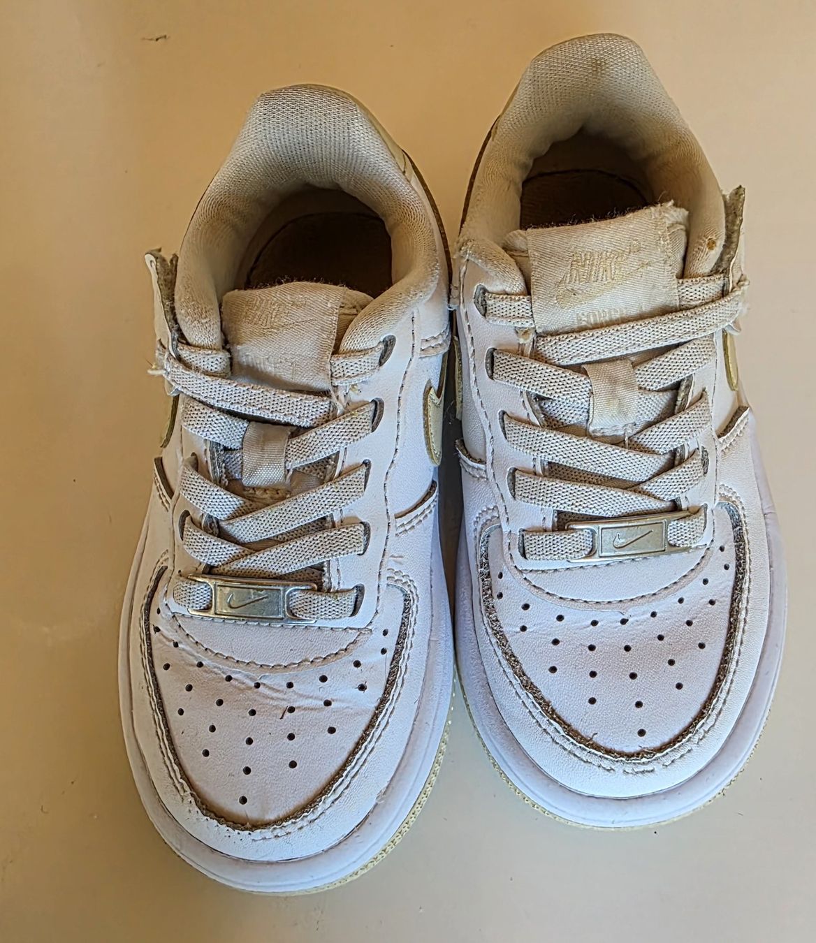 Nike Scarpe per ragazzi: Baskets Nike Air Force 1 blanc taille 25 – Usato da Biel/Bienne venduto da Djdreamx
