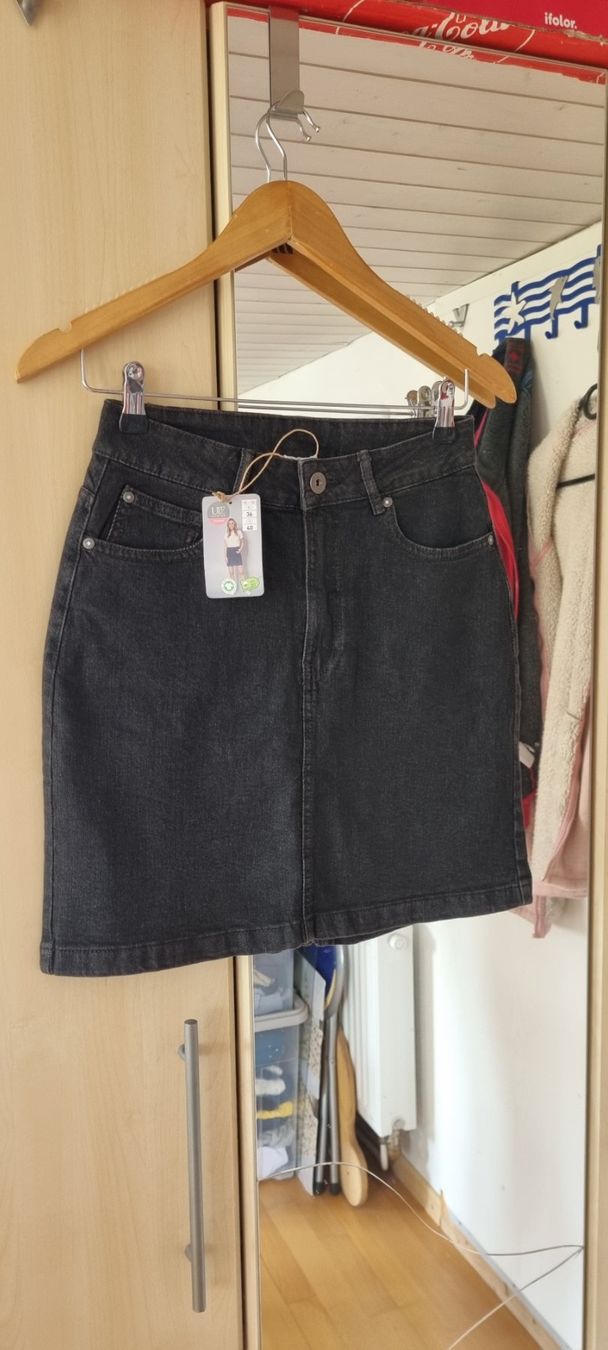 Röcke: Schicker Jeansrock ,Grösse 36/S, neu! – Neu (gemäss Beschreibung) aus egliswil von Maggy6