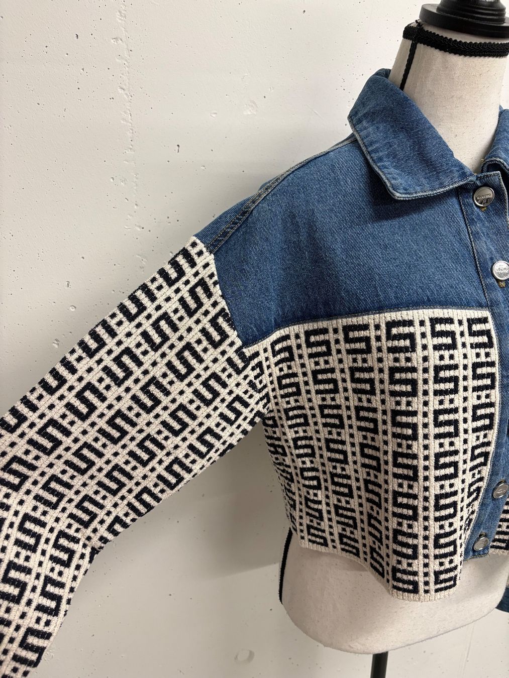 Sandro Blusen: Sandro denim Bluse Gr. 34 weiss blau cropped Hemd oversize – Neu (gemäss Beschreibung) aus Regensdorf von secondchancefashion 1