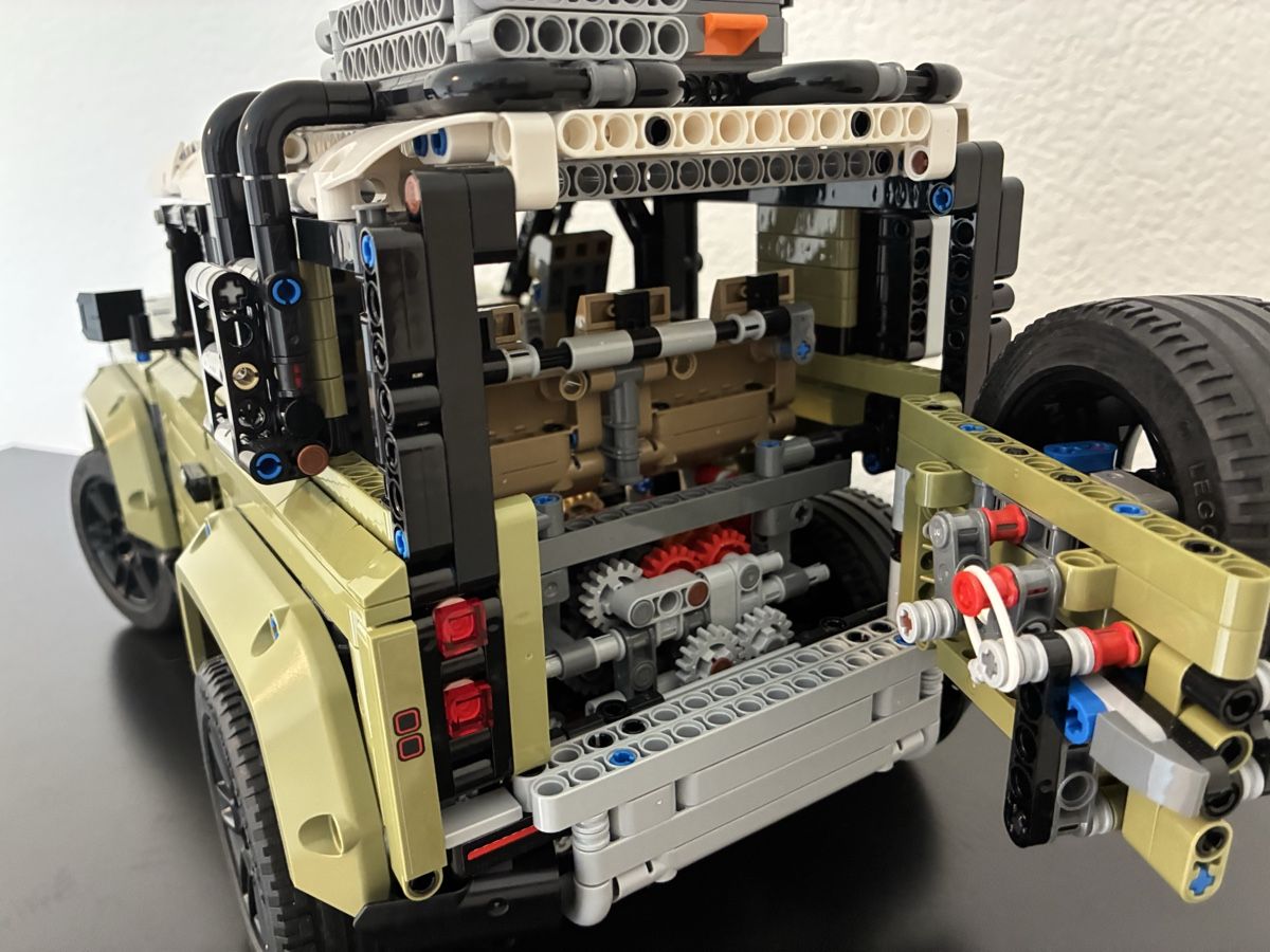 Lego Kit di costruzioni: LEGO Technic Land Rover Defender – Usato da Eclépens venduto da RCC1012 1