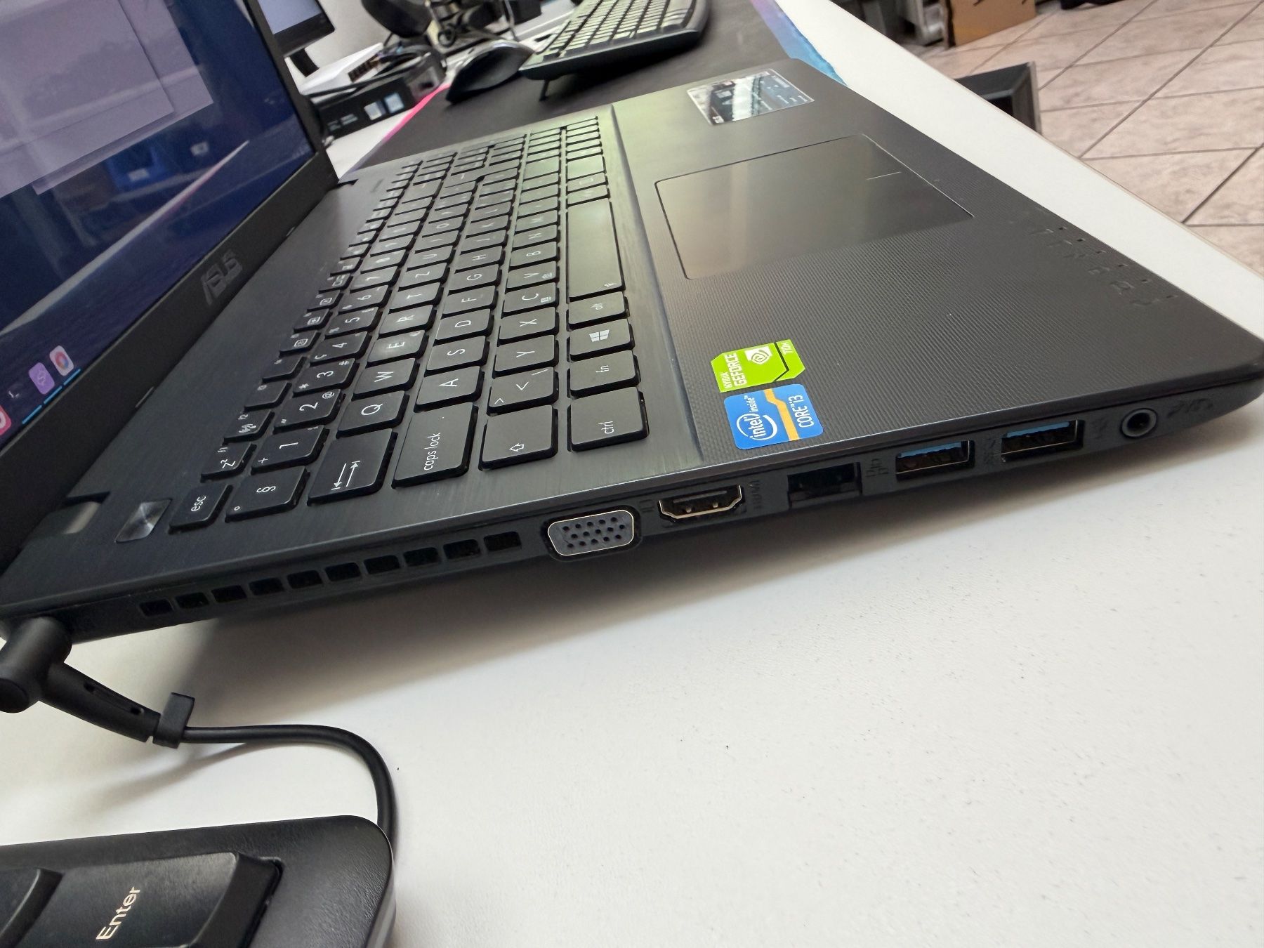 Asus Portables: Asus R513C Laptop – D'occasion à Zizers par Digitag0 4