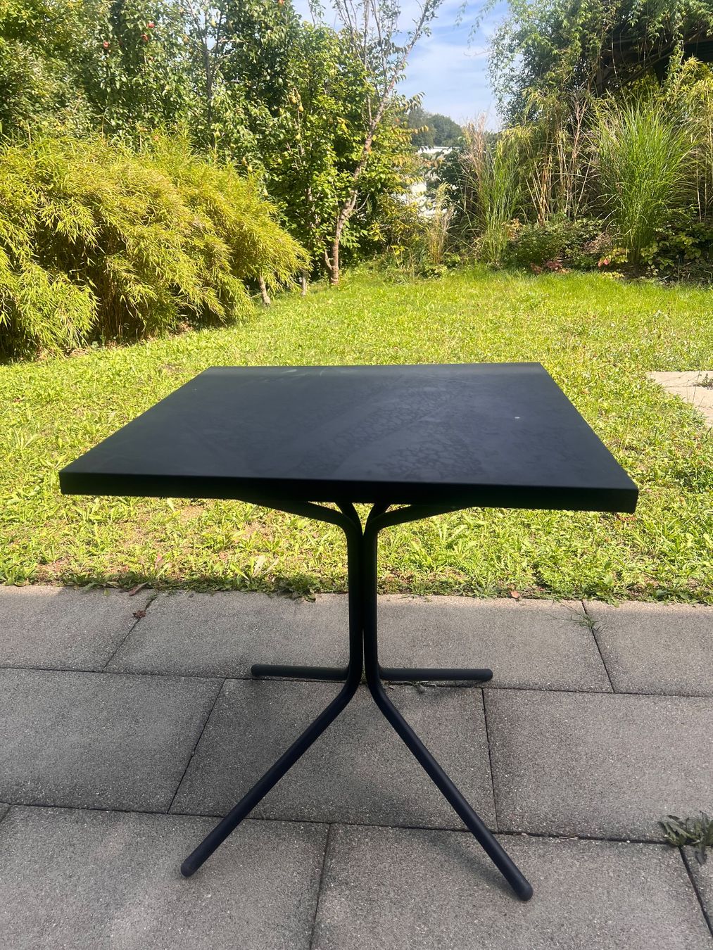 Schaffner Tische: Outdoor Schaffner Table Black Square Metal Base Used – Gebraucht aus Winterthur von Maxie02 1