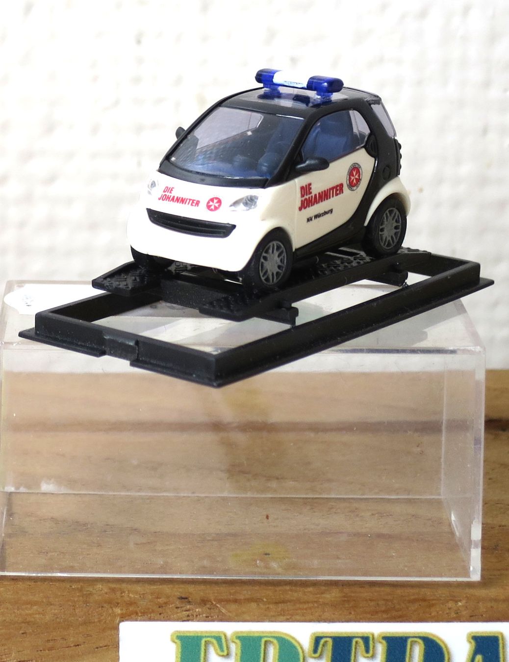 Busch Modellautos: BUSH HO 1:87 SMART DIE JOHANNITER – Gebraucht aus Gland von FRtrains 1