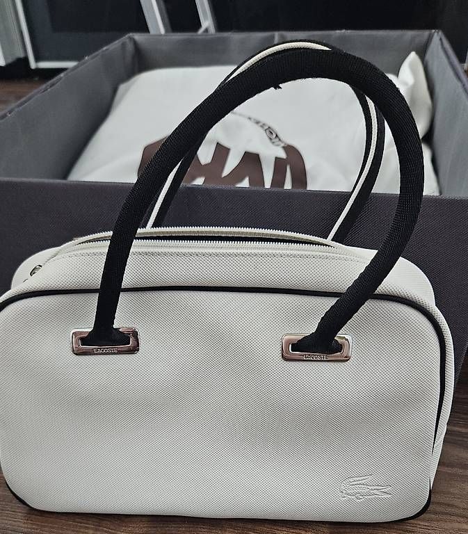 Borse da donna: Lacoste Tasche – Usato da Amriswil venduto da dga_b9vw