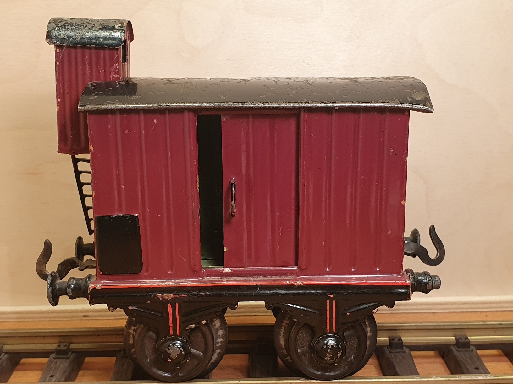 Bing Modellini di ferrovie: Antiker Bing Packwagen mit Bremserhäuschen in Spur 1 – Usato da Riehen venduto da Sandra184 4