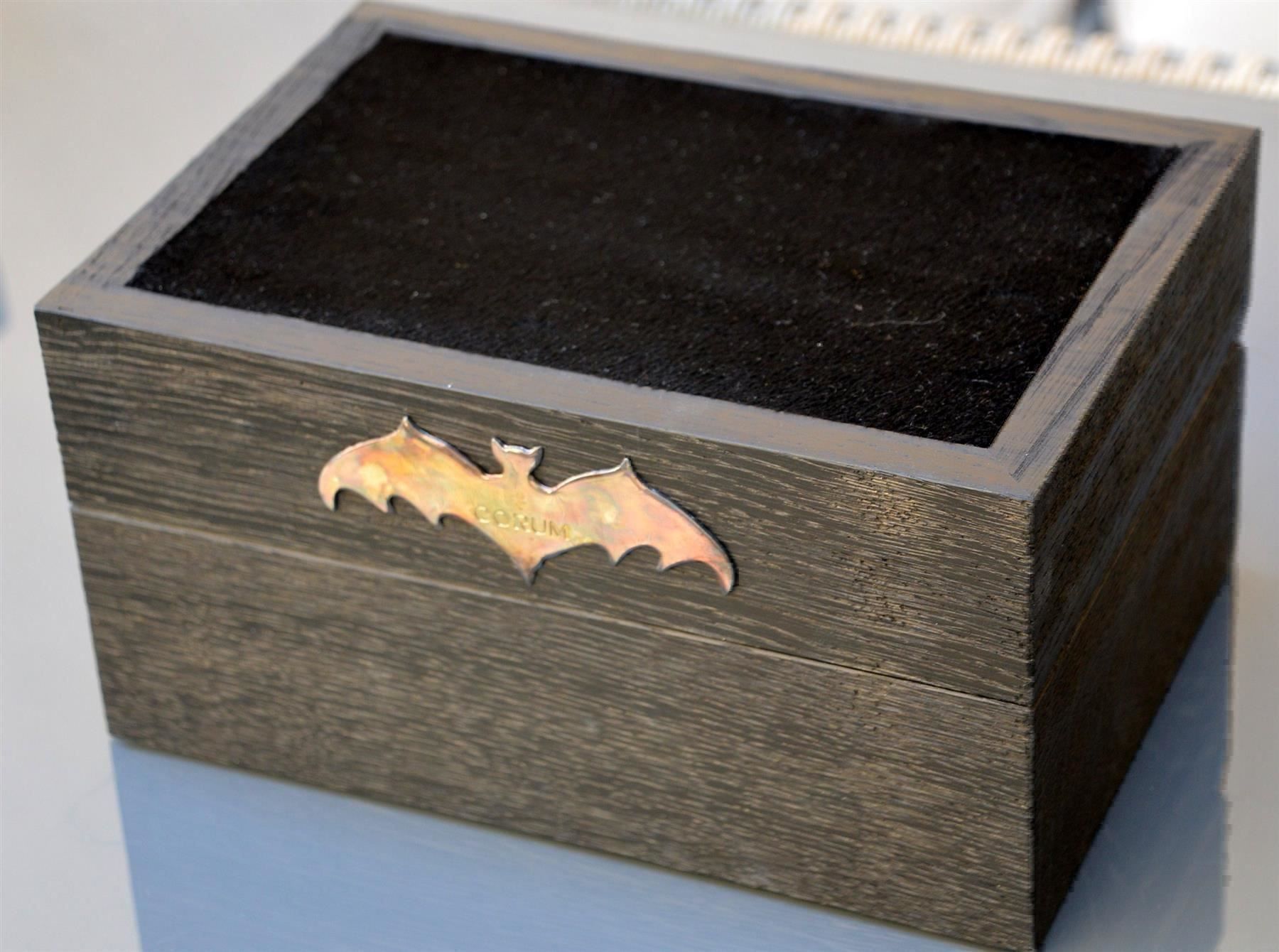 Corum Uhrenboxen: Uhrenbox / Boîte de montre Corum Bubble Bats Batman – Gebraucht aus Collonges von Auganien 7