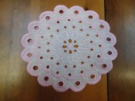 Petit napperon brodé - Rose et blanc