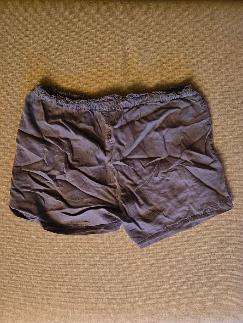 Twothirds Pantaloni: Kurze Hose von Twothirds – Usato da Volketswil venduto da ank_68mh 1