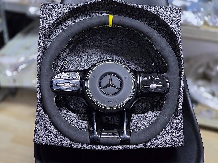 Tutti pezzi di ricambio auto: MERCEDES LENKRAD ALCANTARA – Usato da Wängi venduto da Plt.design