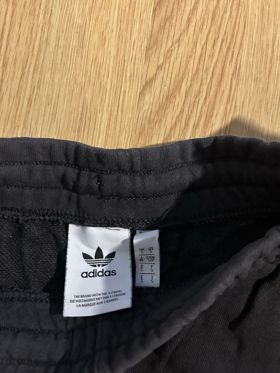 Adidas Hosen: Adidas Shorts – Gebraucht aus Reinach BL von the_9lwh 1