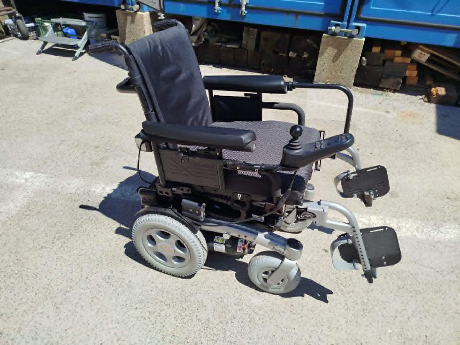 Rollstühle: Fauteuil roulant électrique Modèle: Quickie – Gebraucht aus La Chaux-de-Fonds von Emmaus2300CDF 1