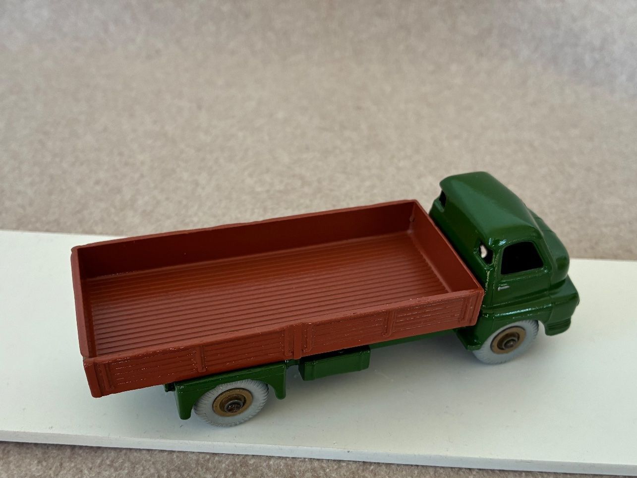 Dinky Toys Modellini d'auto: Dinky Bedford Truck – Usato da Gümmenen venduto da Supererland 8
