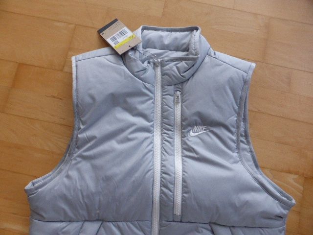 Nike Gilets: Nike Sport  Freizeit Weste, Men, Gr. S, neu – Neuf avec emballage d'origine à Chur par Jacky17 1