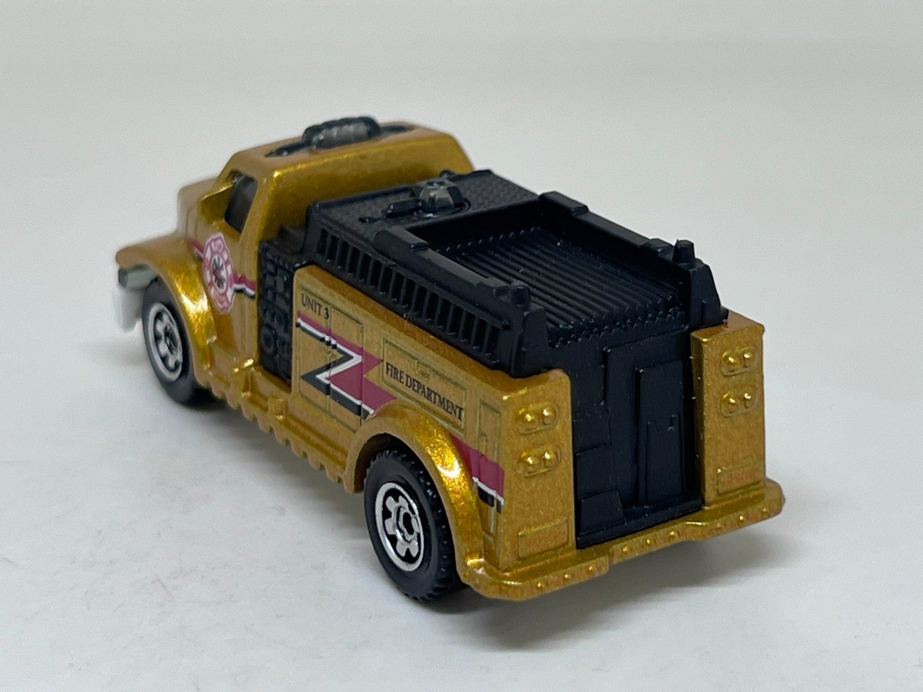 Matchbox Modellini d'auto: Matchbox Highway Rescue Fire Truck #331 – Usato da Wildegg venduto da LaaBoutique 2