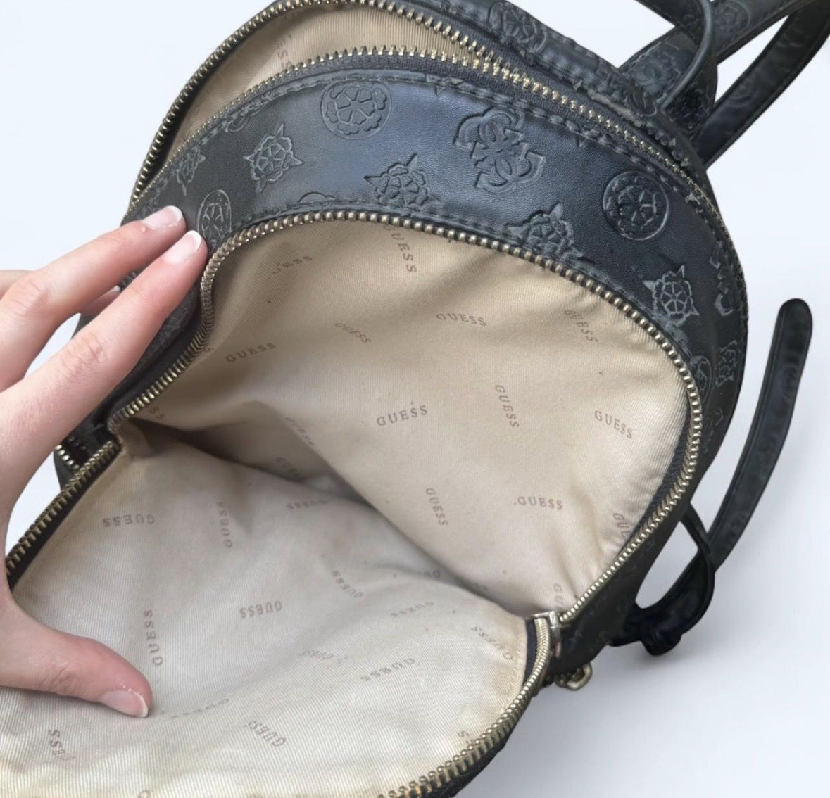 Guess Zaini: Guess mini backpack – Usato da Zug venduto da deelowdent 4