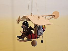 Fliegender Mensch an Feder