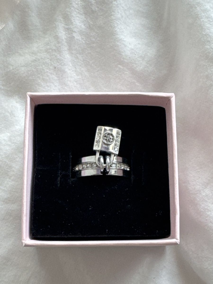 Anelli: Bague Guess avec charms cadenas comme neuve – Nuovo (secondo la descrizione) da Malleray venduto da sam_9bkx