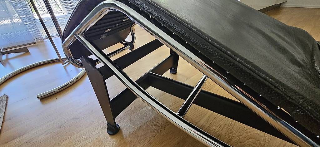 Sedie a sdraio: LC4 Liege Le Corbusier  – Usato da Arbon venduto da my_shopping 3