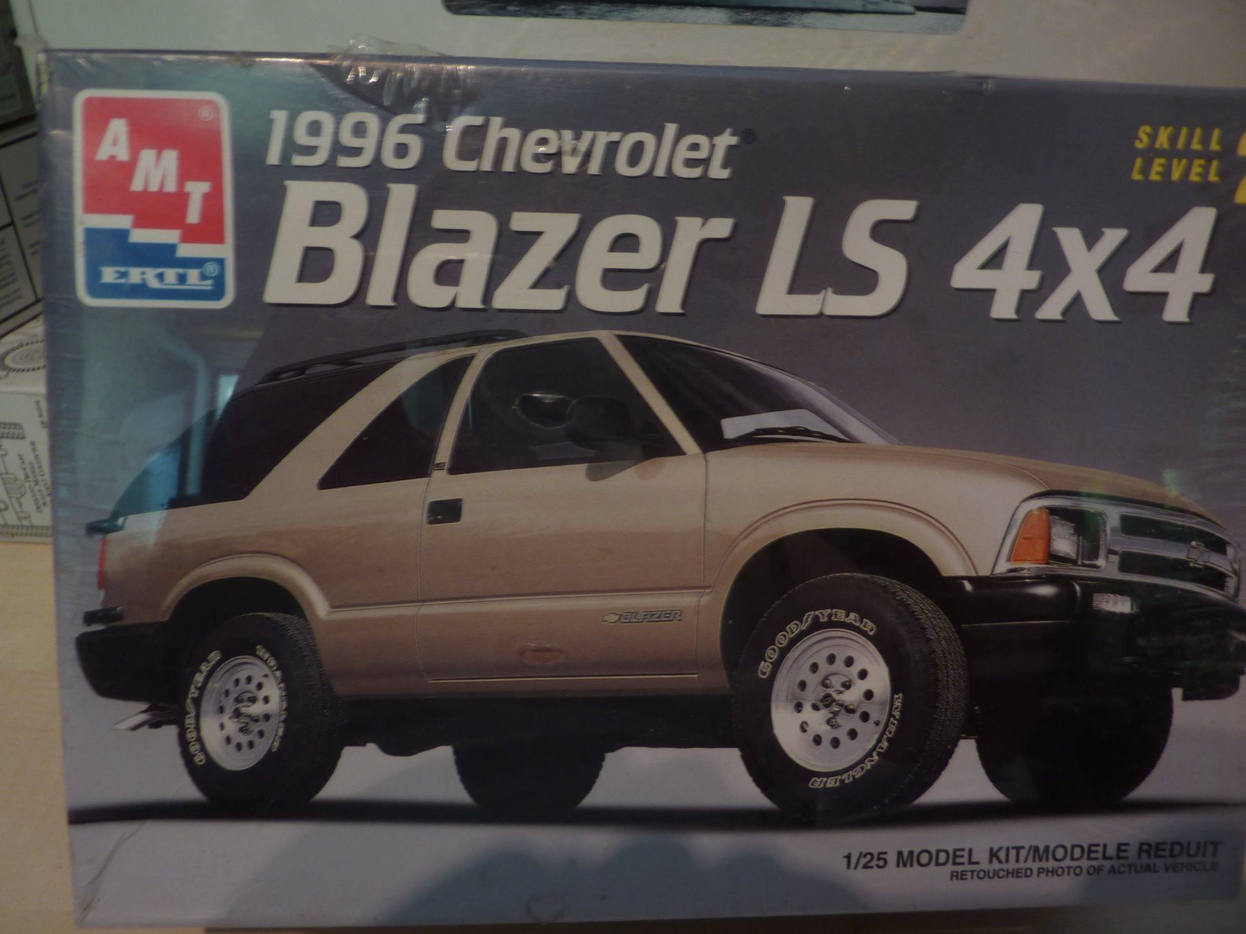 AMT/ERTL Modellini d'auto: BLAZER LS 4X4 1996 – Nuovo e nell'imballaggio originale da Balsthal venduto da bouteliee