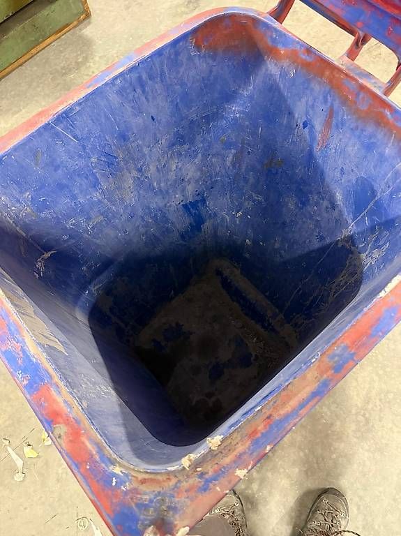 Altro per Ufficio & Commercio: Kunststoffcontainer blau/rot – Usato da Wolhusen venduto da majesoj 2