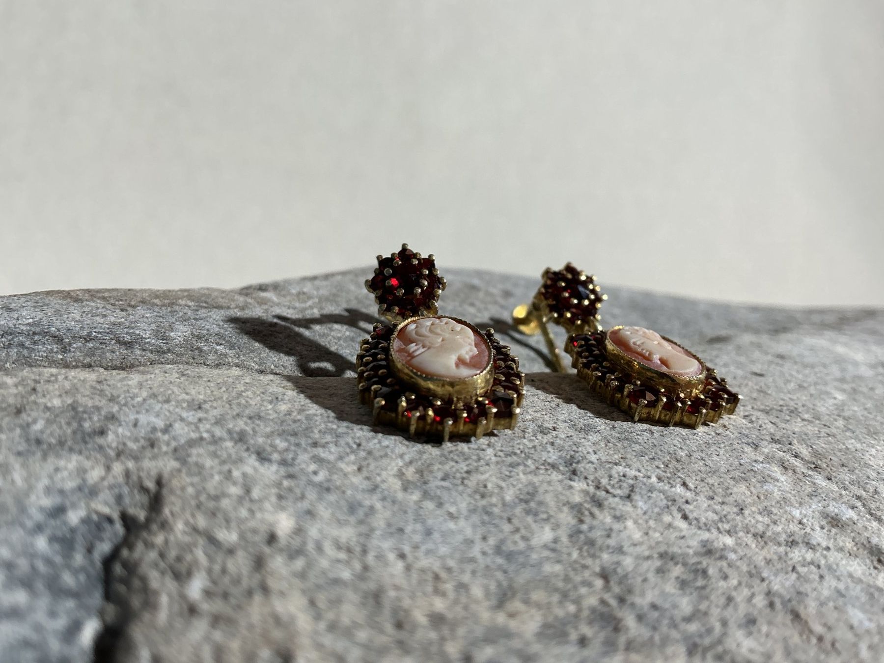 Orecchini pendenti & Orecchini a lobo: BÖHMISCHER GRANATSCHMUCK Ohrclips Cameé – Nuovo (secondo la descrizione) da Richterswil venduto da Restwert_Richterswil 6
