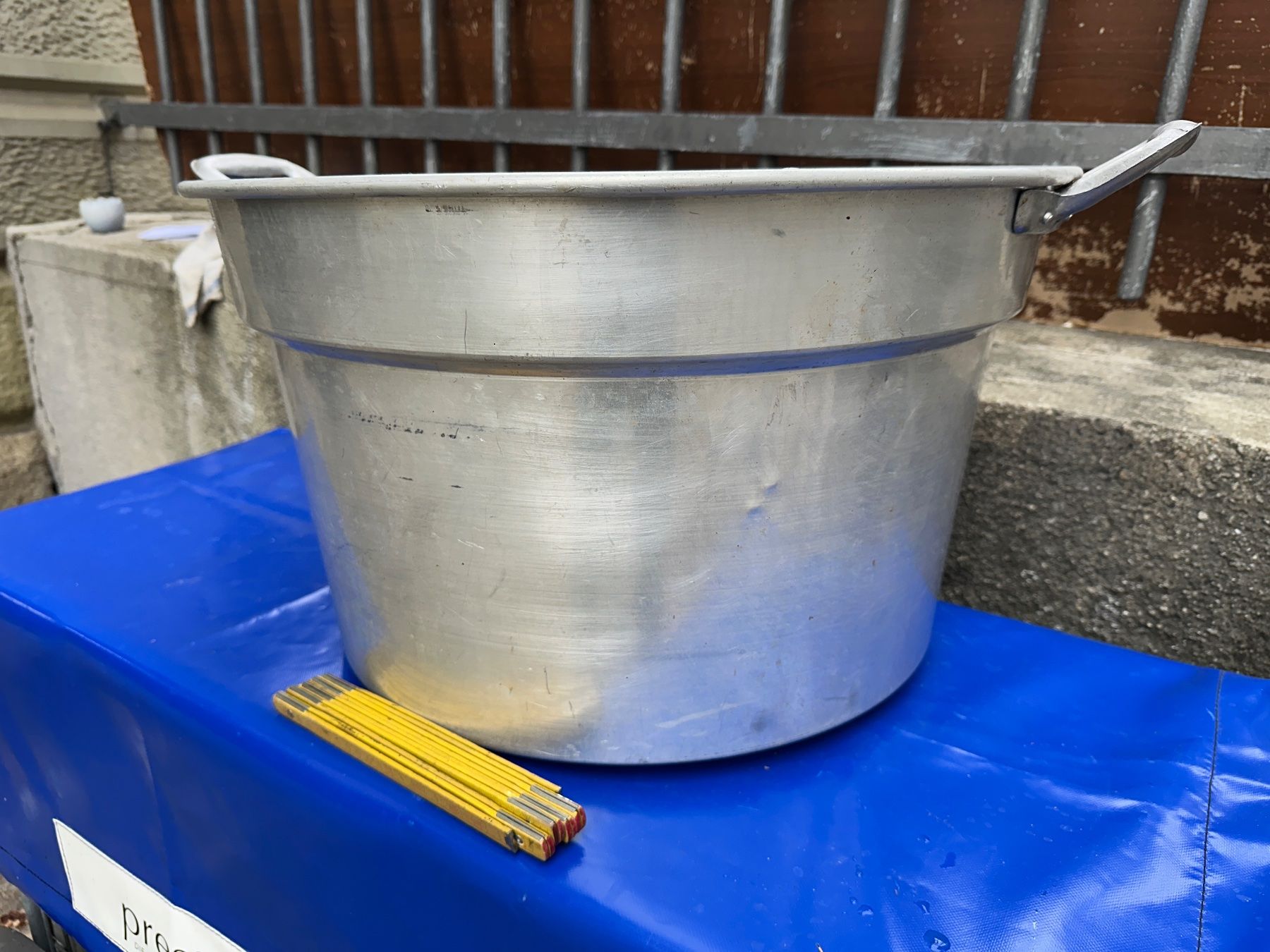 Pentole: Metalltopf ca. 75Liter !  Alukessel Gartengefäss – Usato da Zürich venduto da atlantis77 2