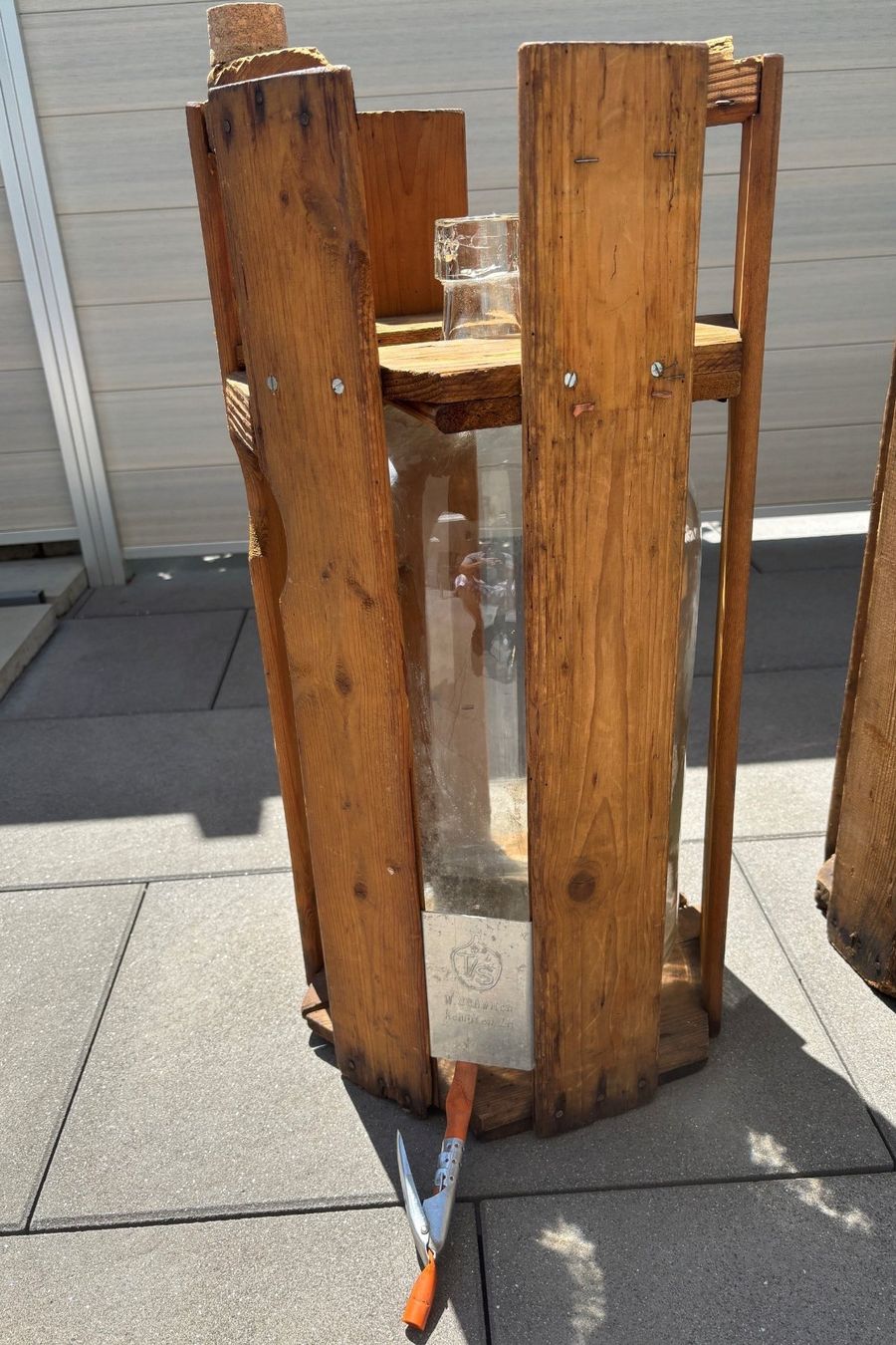 Accessoires: Standflasche im Holzgebinde (1) – D'occasion à Dagmersellen par bumbel 1