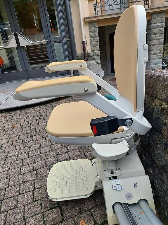 Treppen: Treppentift mit Sitz MIRA – Gebraucht aus Meggen von Federfuehrer 1