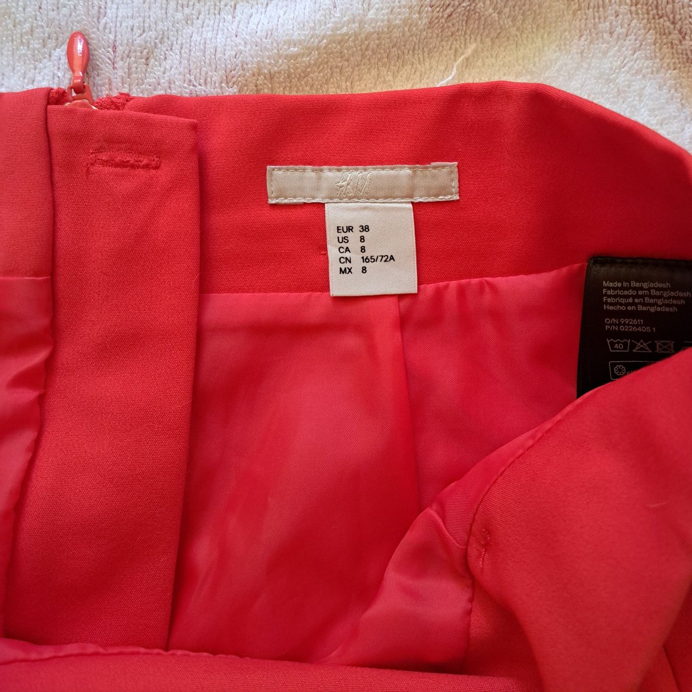H&M Röcke: Jupe droite rouge taille 38 – Gebraucht aus Nyon von Taritaro 3