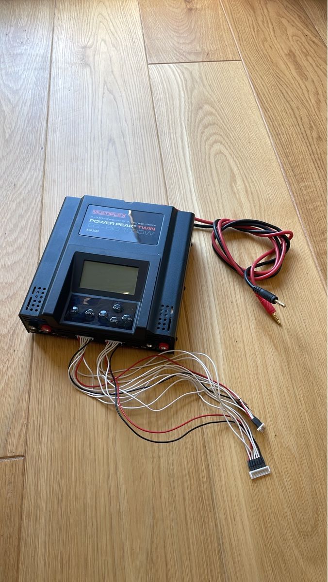 Multiplex Batterie, Caricabatterie & Alimentatori: Chargeur Multiplex Power Peak Twin 1000W – Usato da Correvon venduto da silasmoser